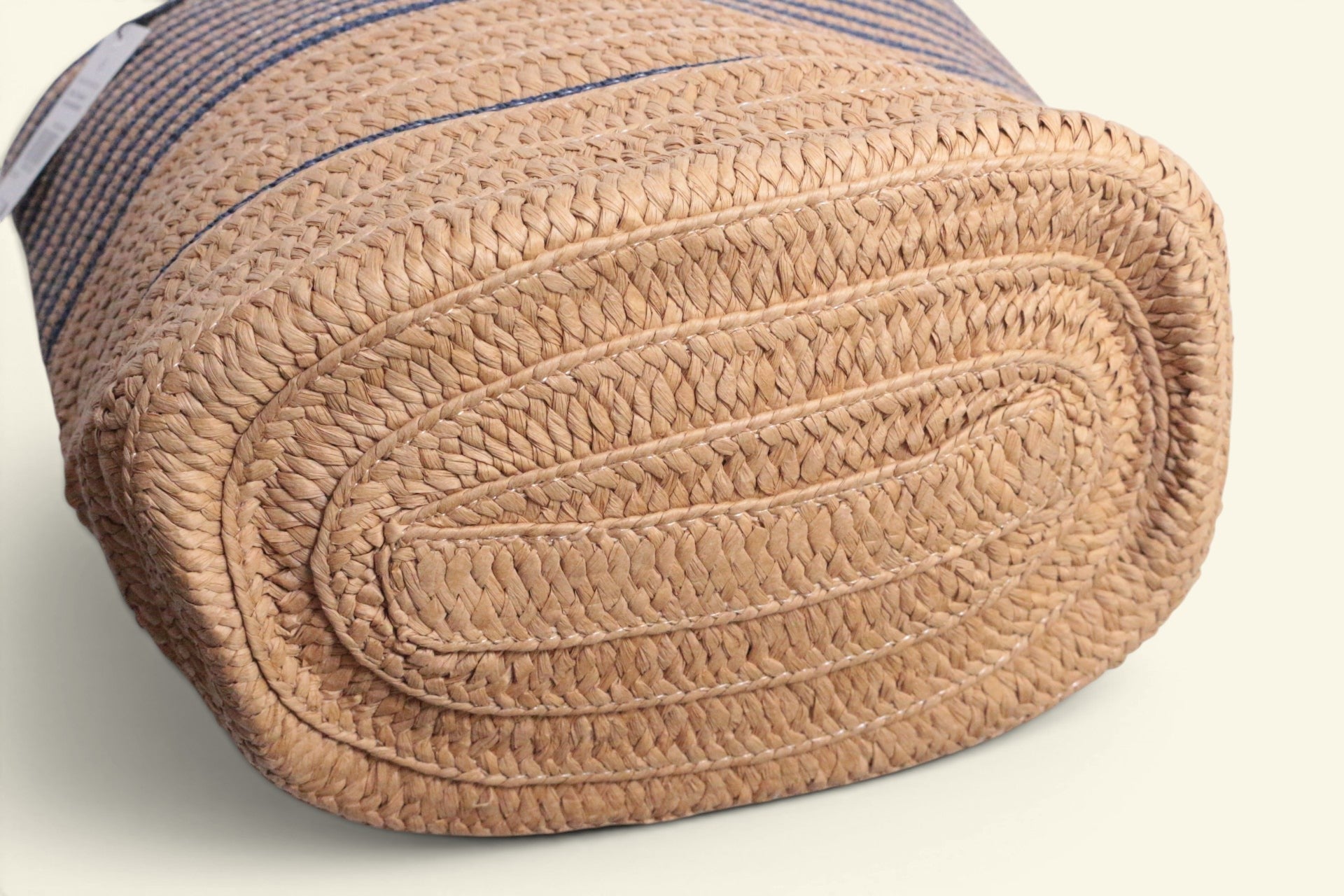 Cabas Gérard Pasquier en jute et polyester bleu et paille, neuf avec étiquette, idéal pour le shopping ou la plage.