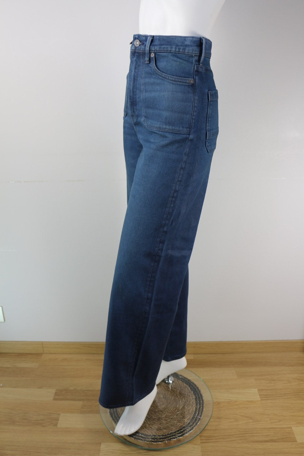 Jean G-Star Raw bleu vu de profil avec poche plaquée devant et jambe ample – Frippin'Dealz