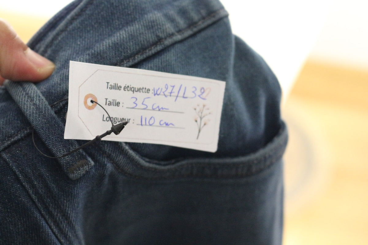 Étiquette de mesures du jean G-Star Raw : taille W27/L32, longueur 110 cm – Frippin'Dealz