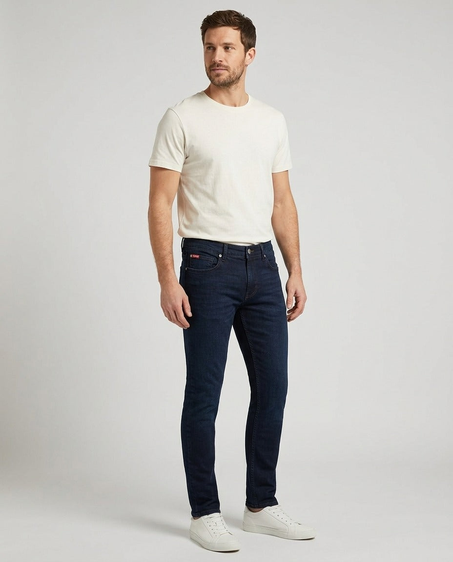 Lee Cooper Jean slim Loporo bleu foncé stretch W31 L34 porté – photo générée par IA