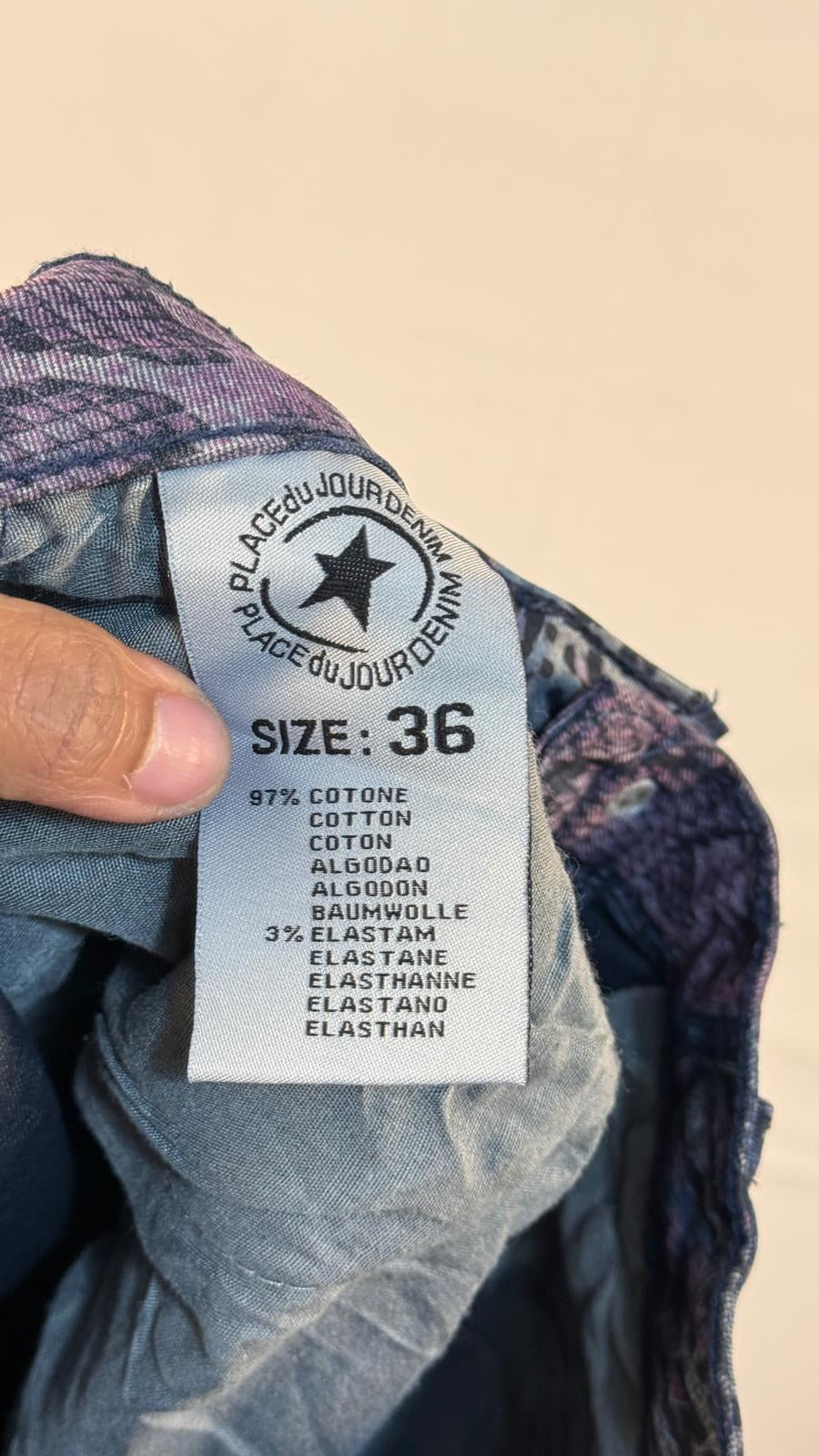 Étiquette de composition et de taille 36 du jean Place du Jour Denim – Frippin'Dealz