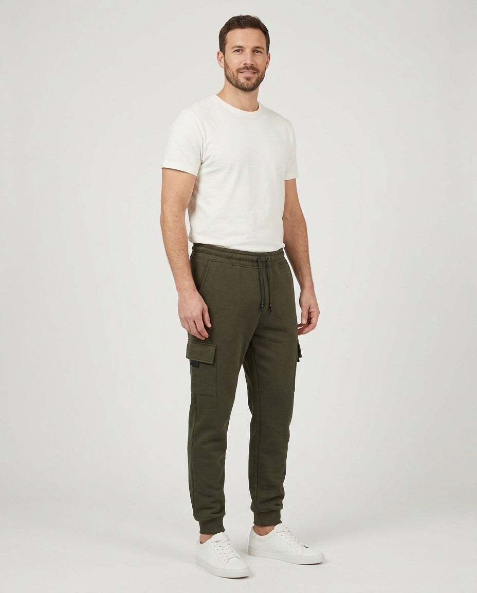 Genetic Apparel Jogging cargo homme molletonné kaki L porté – photo générée par IA