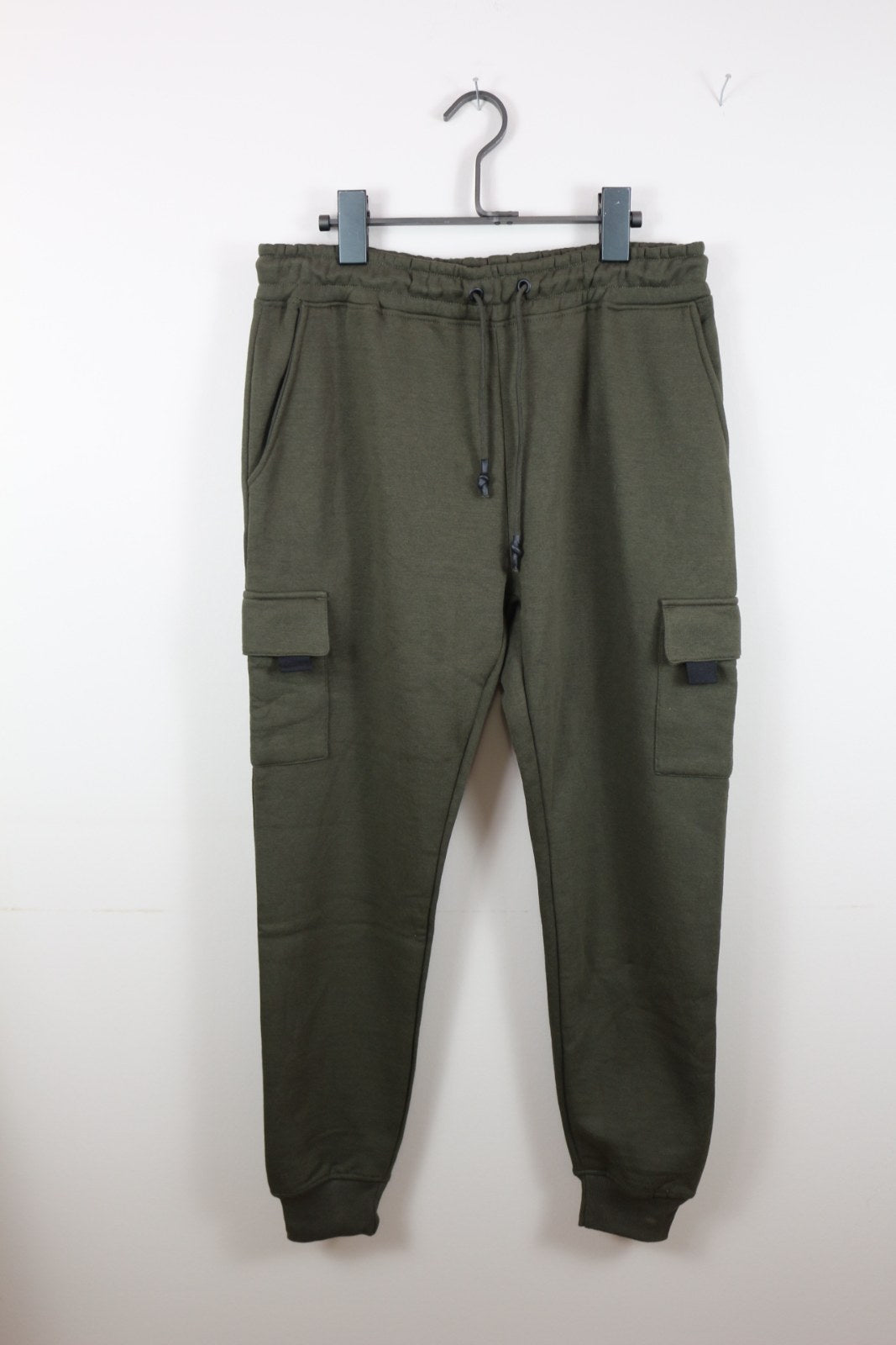 Jogging cargo kaki Genetic Apparel avec bas de jambes à bords-côtes – Frippin'Dealz