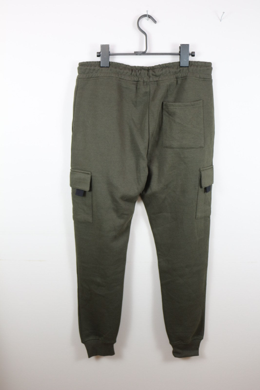 Dos du jogging cargo Genetic Apparel kaki avec poche arrière plaquée – Frippin'Dealz