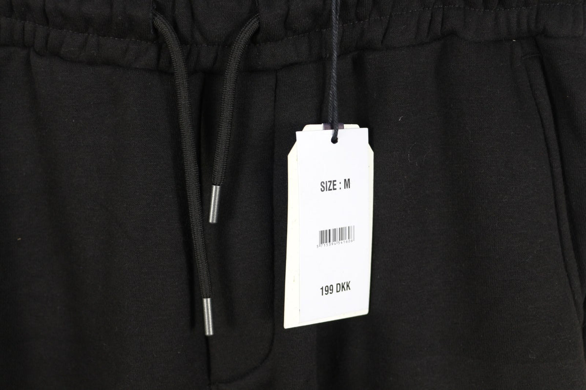 Étiquette neuve du jogging Marcus noir, taille M, avec code-barres – Frippin'Dealz