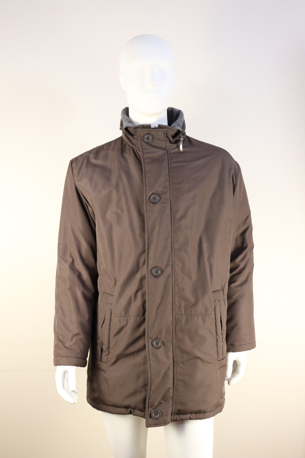 Manteau homme Laurent Cerrer marron avec col montant doublé gris et boutons – Frippin'Dealz – photo retouchée par IA
