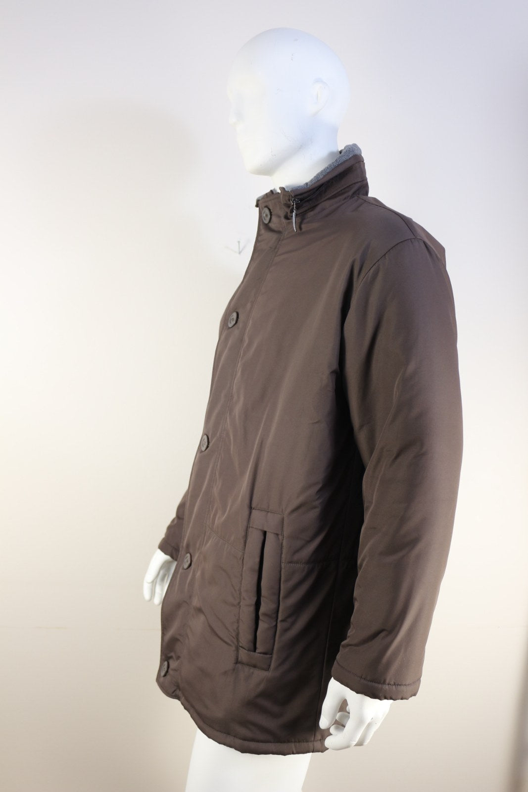 Manteau Laurent Cerrer marron vu de trois quarts avec poche et boutons – Frippin'Dealz