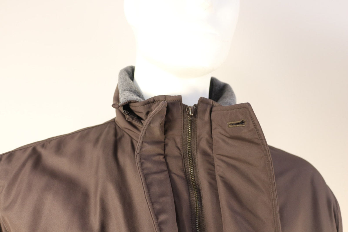 Détail du col et de la fermeture zippée du manteau Laurent Cerrer marron – Frippin'Dealz