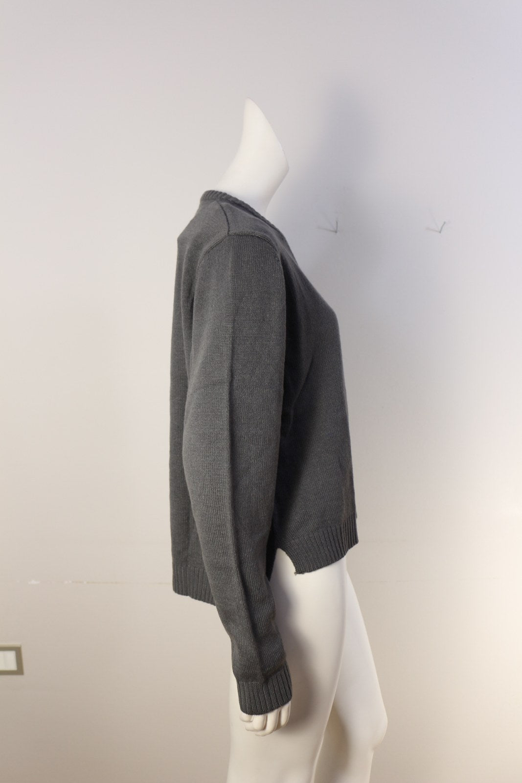 Pull Bill Tornade gris vu de profil avec manches longues et bas côtelé – Frippin'Dealz