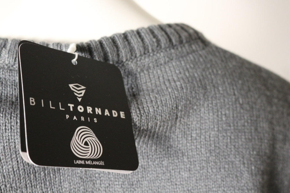 Étiquette Bill Tornade Paris laine mélangée sur le pull gris – Frippin'Dealz