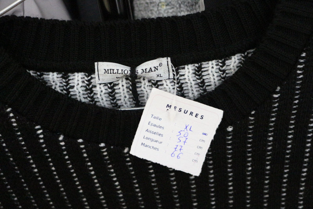 Étiquette de col Millions Man XL et fiche de mesures du pull noir – Frippin'Dealz