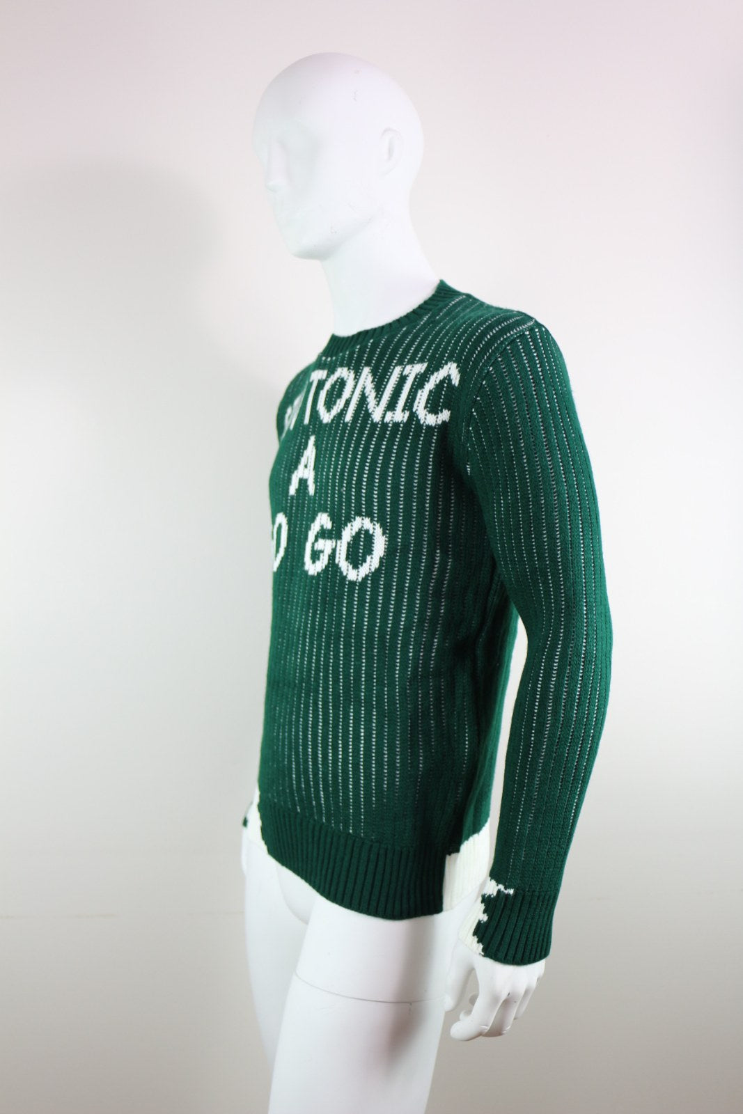 Pull Millions Man vert vu de trois quarts avec message Gin Tonic A Go Go – Frippin'Dealz