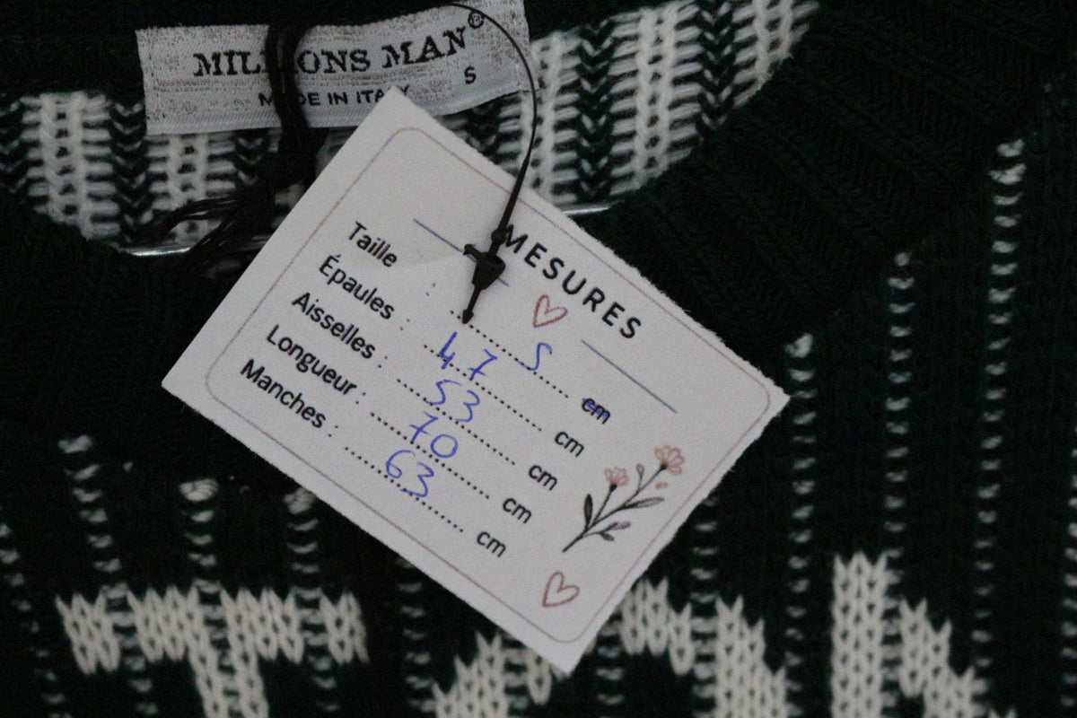 Étiquette de marque Millions Man taille S et carte de mesures manuscrites du pull – Frippin'Dealz