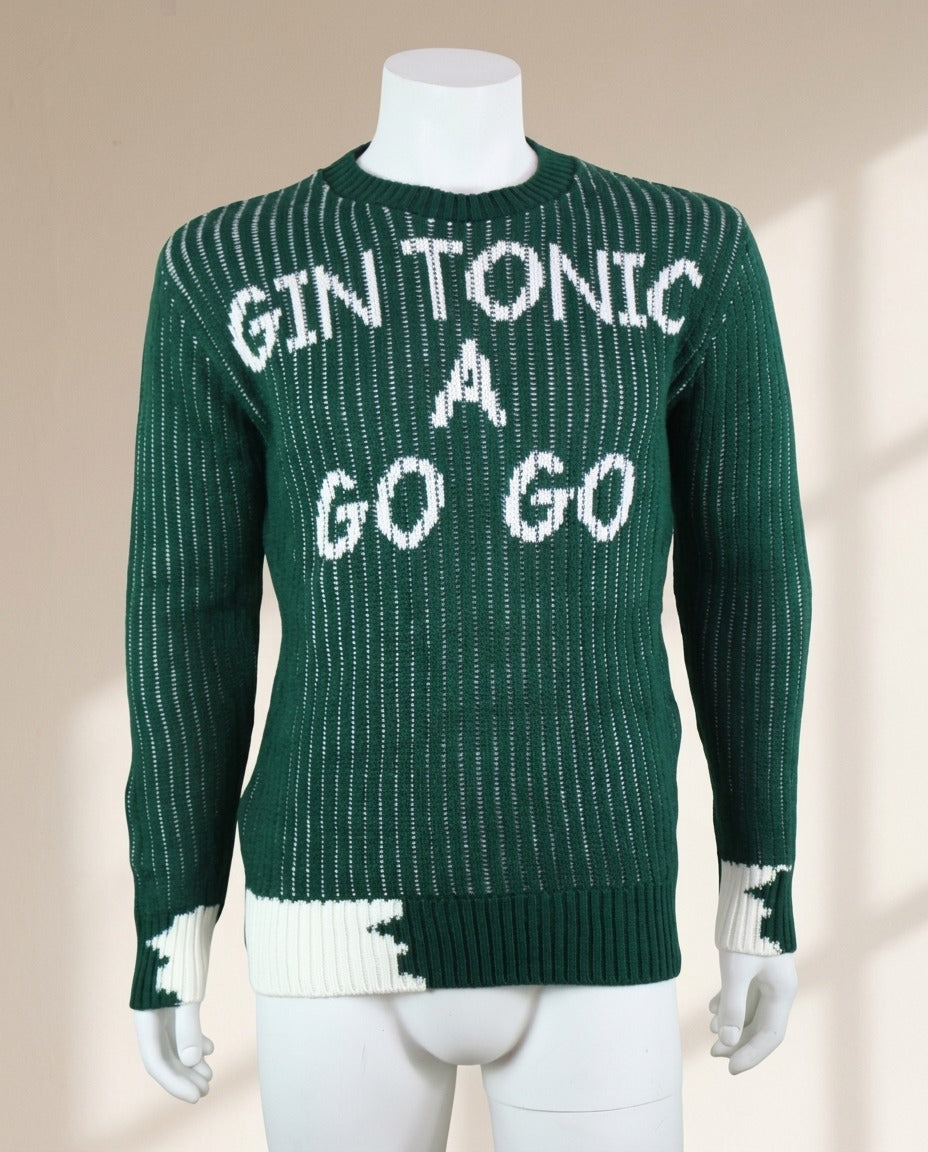 Pull Millions Man vert avec message Gin Tonic A Go Go en blanc, porté sur mannequin – Frippin'Dealz – photo retouchée par IA