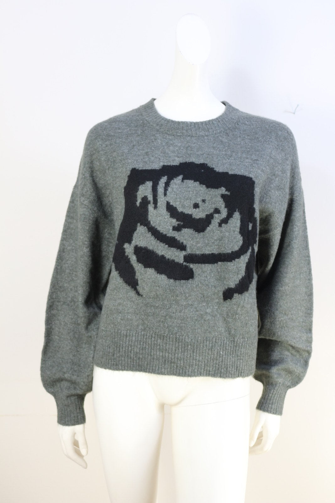 Pull Peace Collective gris chiné avec motif rose noire jacquard sur le devant – Frippin'Dealz