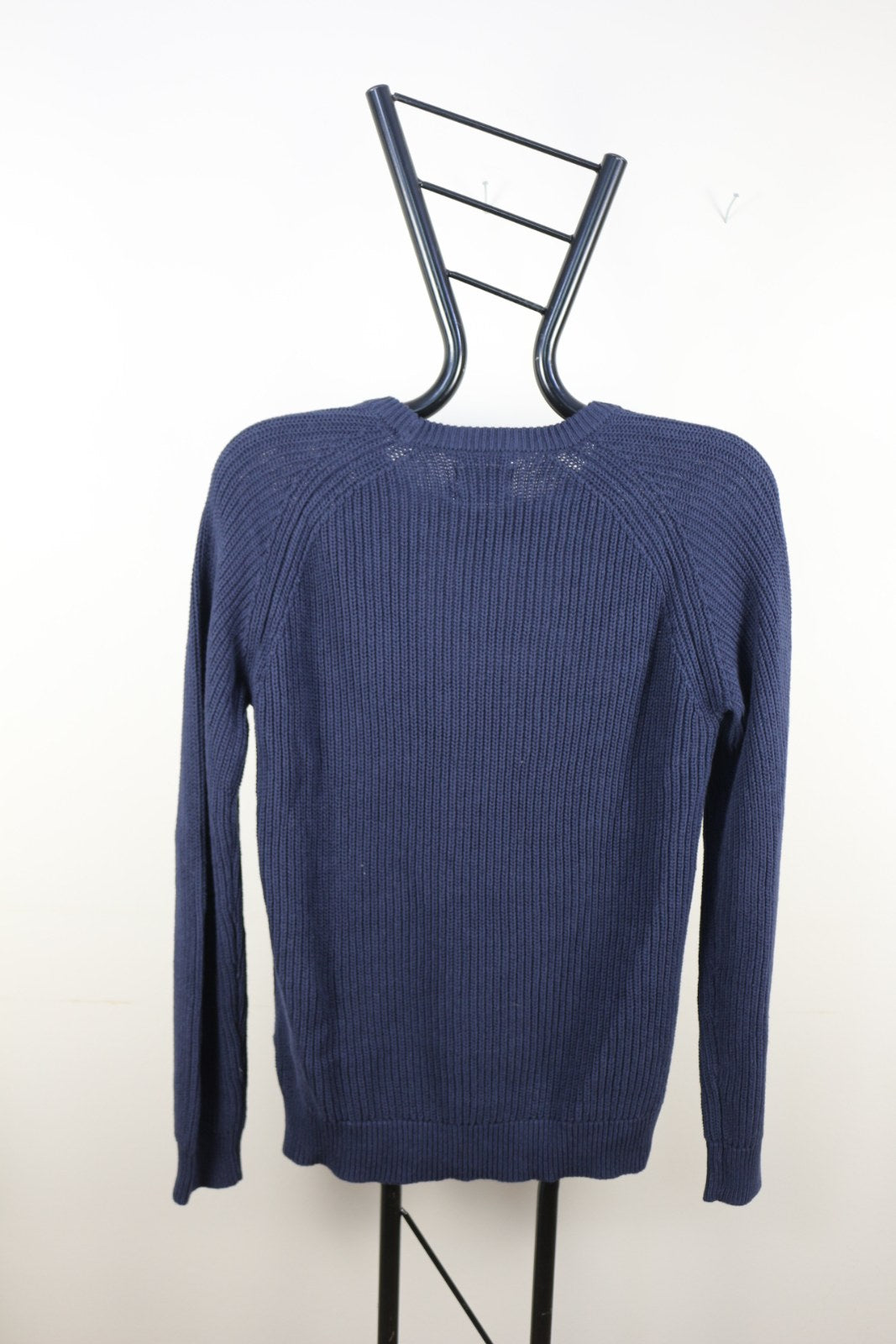 Dos du pull Peregrine marine en maille côtelée – Frippin'Dealz
