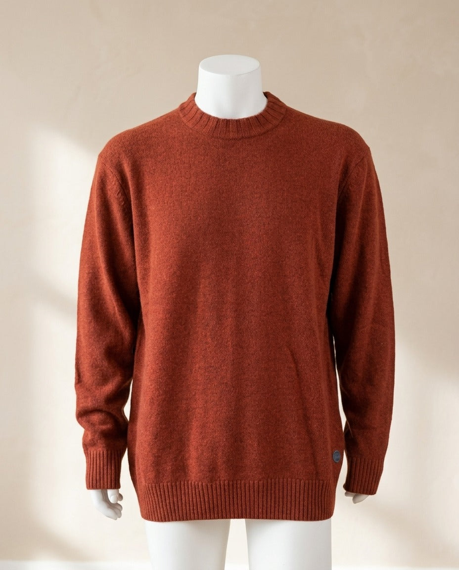 Pull State of Art rouille col rond en laine d'agneau porté sur mannequin – Frippin'Dealz – photo retouchée par IA