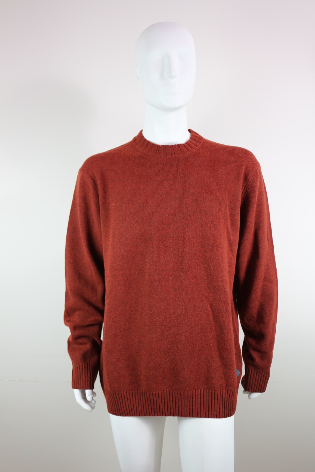 State of Art Pull col rond laine d'agneau rouille 3XL porté – photo générée par IA