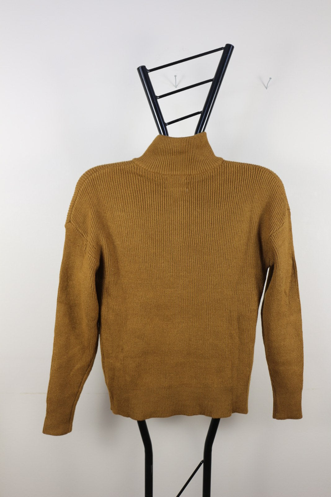 Pull Thread & Supply ocre en maille côtelée, vue de dos – Frippin'Dealz