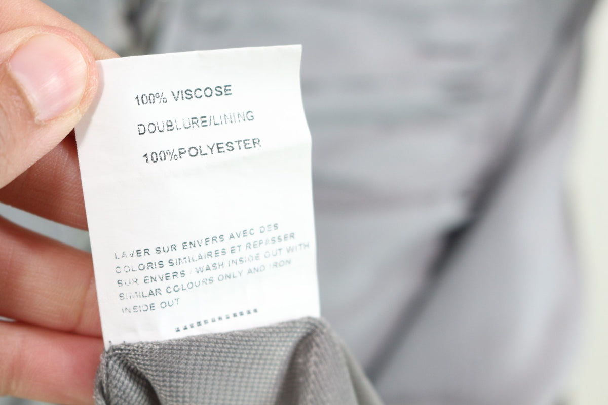 Étiquette de composition 100 % viscose et doublure polyester de la robe Sépia – Frippin'Dealz