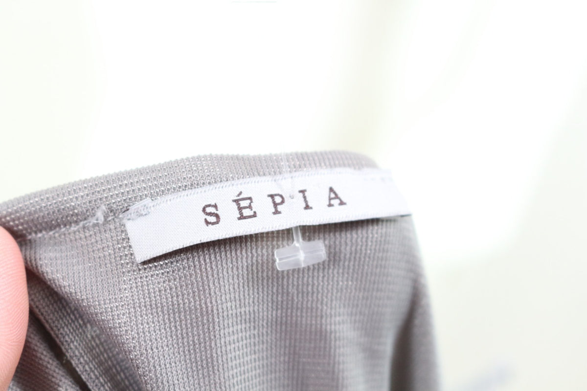 Étiquette de marque Sépia de la robe grise – Frippin'Dealz