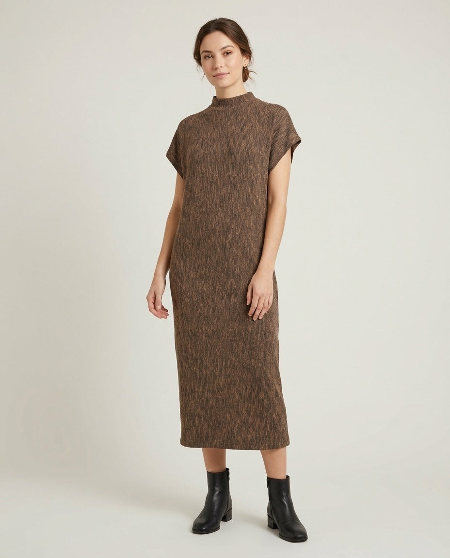 Zara Robe longue chinée marron manches courtes col montant L porté – photo générée par IA