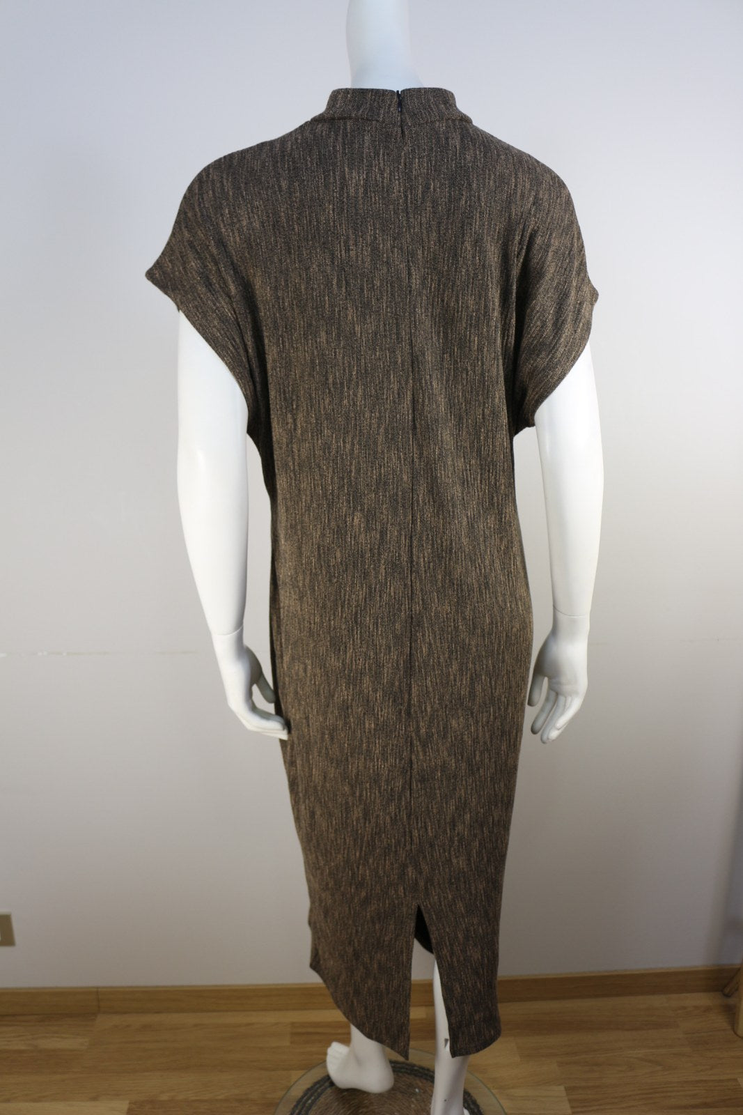 Dos de la robe Zara marron avec zip et fente – Frippin'Dealz
