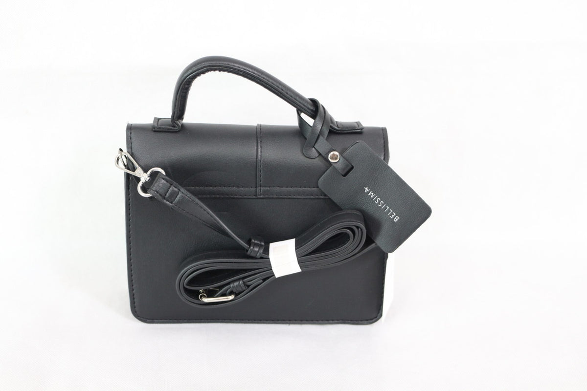 Sac à main Bellissima noir vu de dos avec bandoulière amovible enroulée et étiquette – Frippin'Dealz