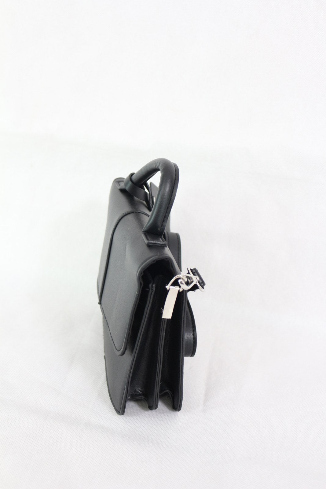 Profil du sac à main Bellissima noir avec anse et mousqueton – Frippin'Dealz