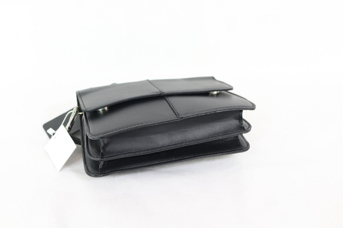 Dessous et tranche du sac Bellissima noir avec fermeture aimantée – Frippin'Dealz