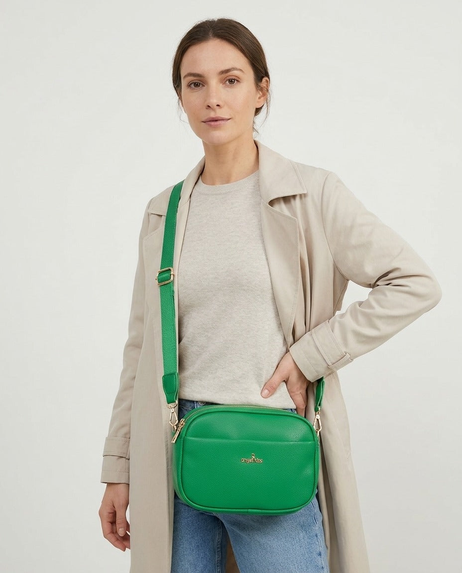 Angel Kiss Sac bandoulière camera bag aspect grainé vert double zip porté – photo générée par IA