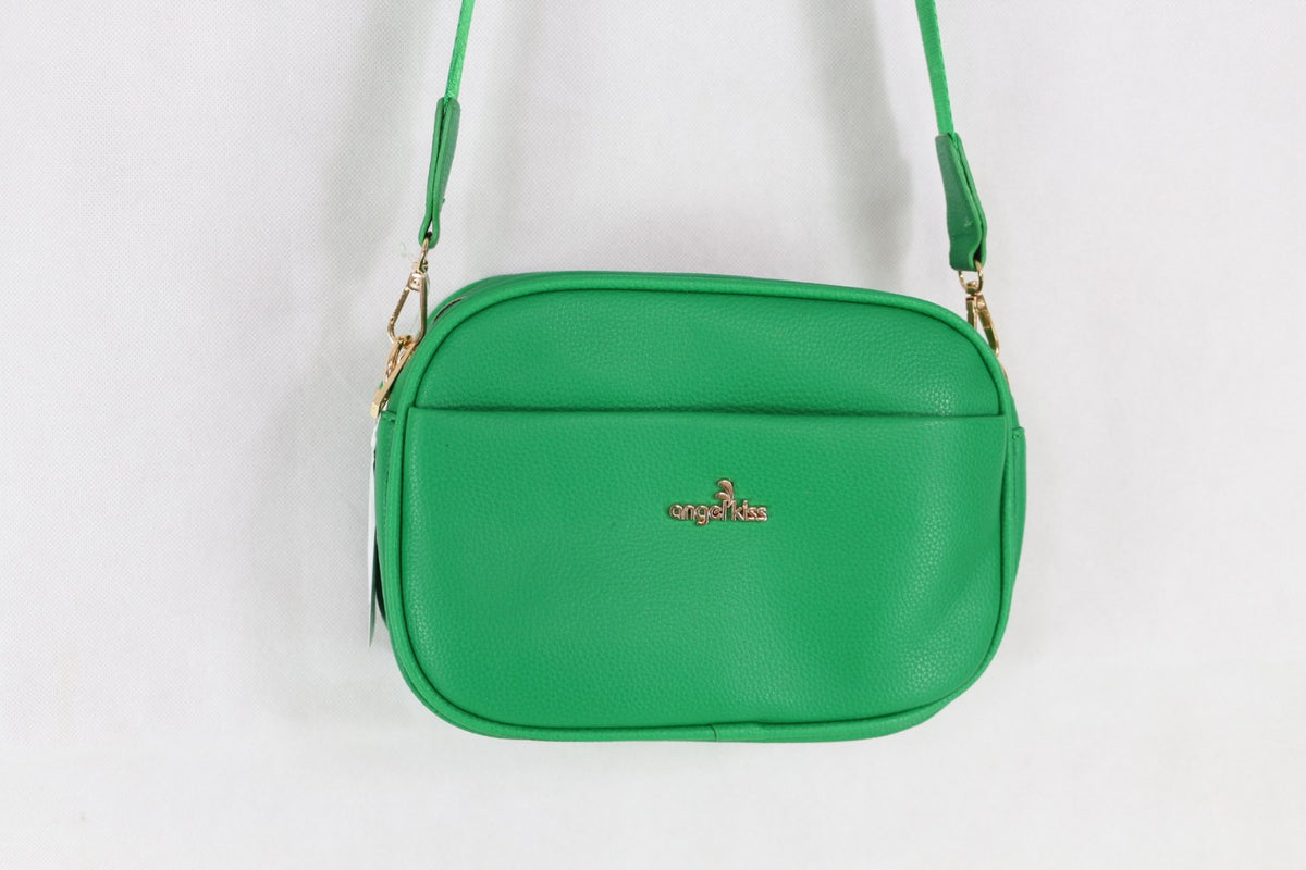 Sac bandoulière Angel Kiss vert porté sur cintre, vue de face – Frippin'Dealz