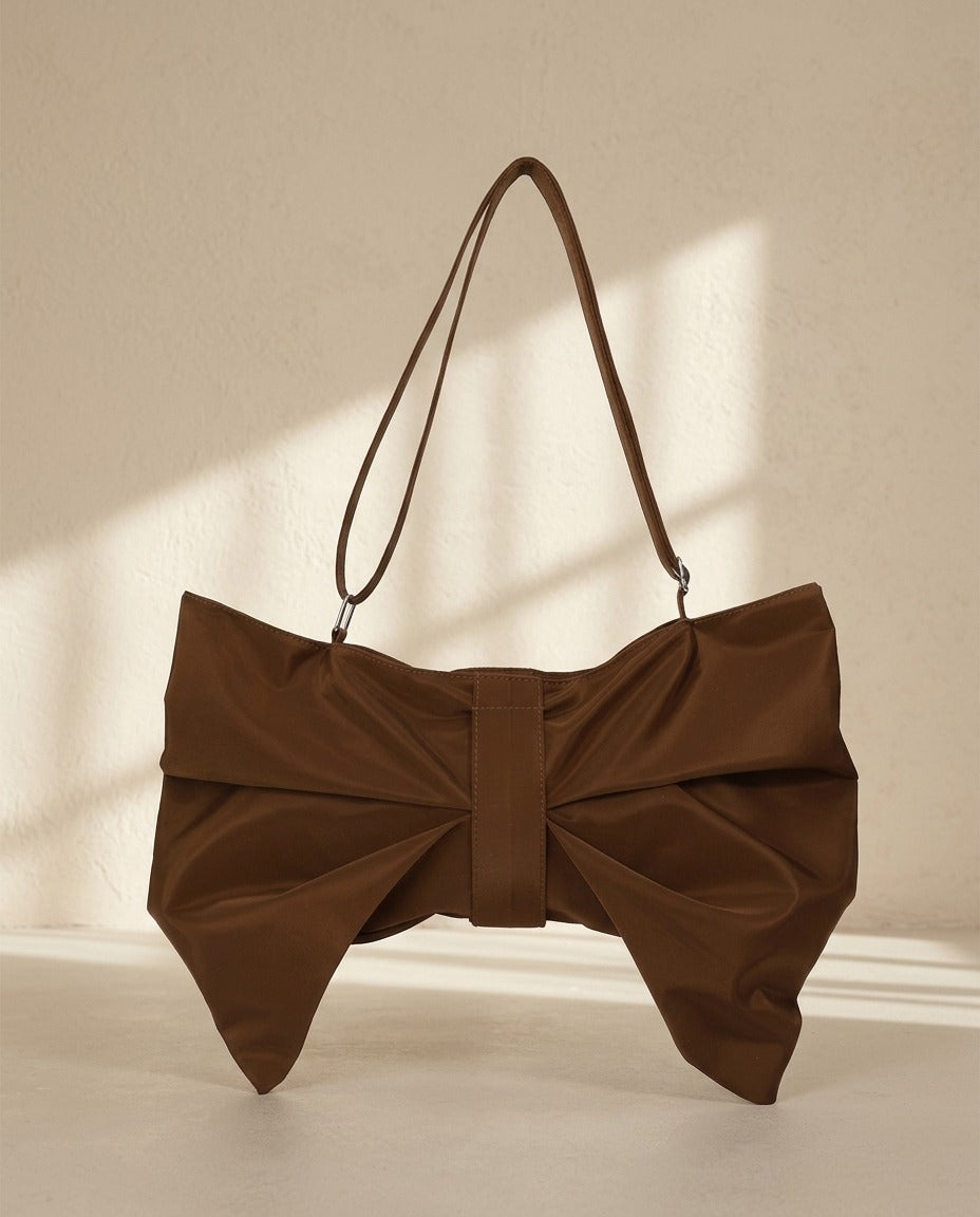 Sac bandoulière nylon avec nœud – photo 1 – Frippin'Dealz – photo retouchée par IA