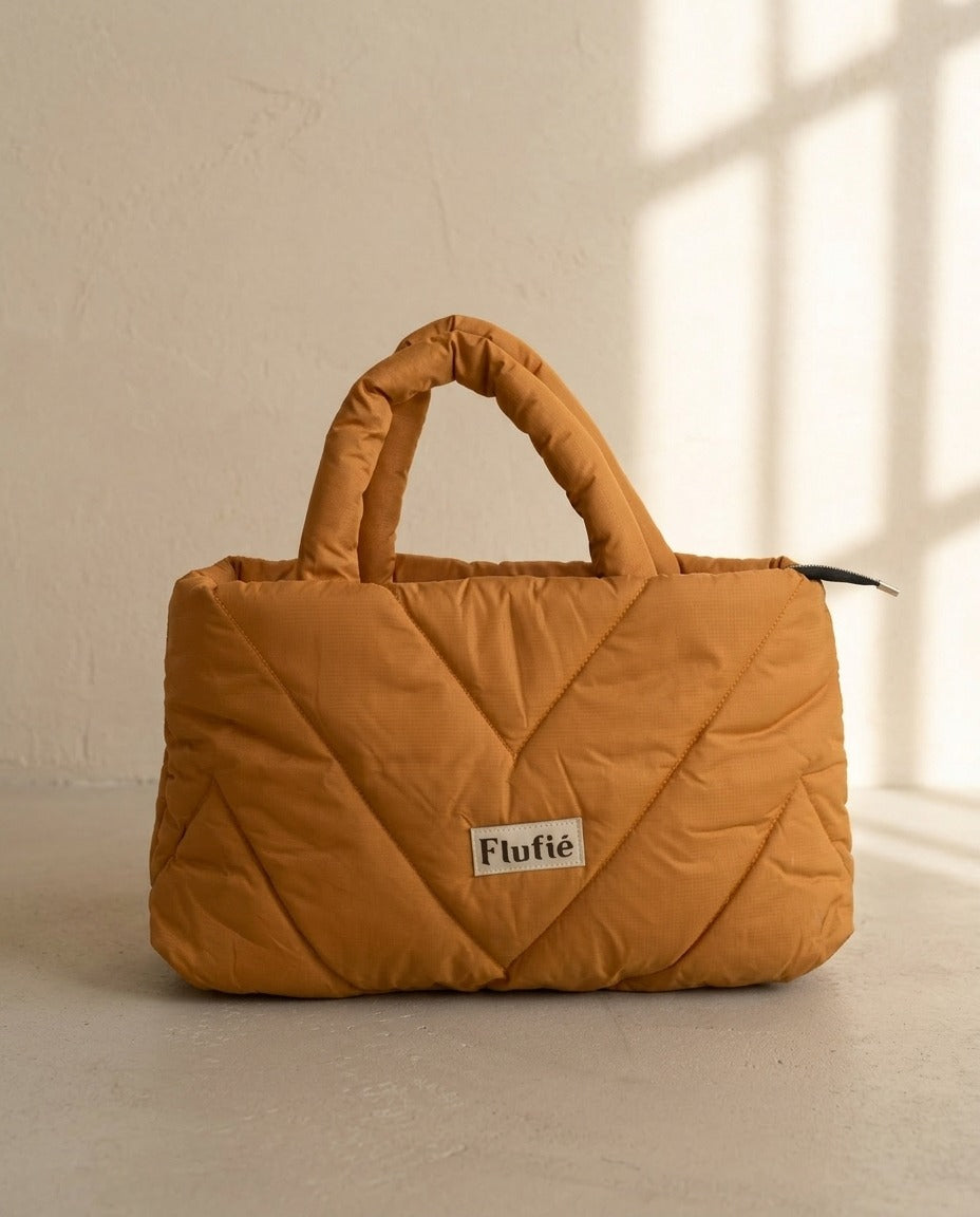 Sac cabas Flufié moutarde matelassé avec anses rembourrées – Frippin'Dealz – photo retouchée par IA