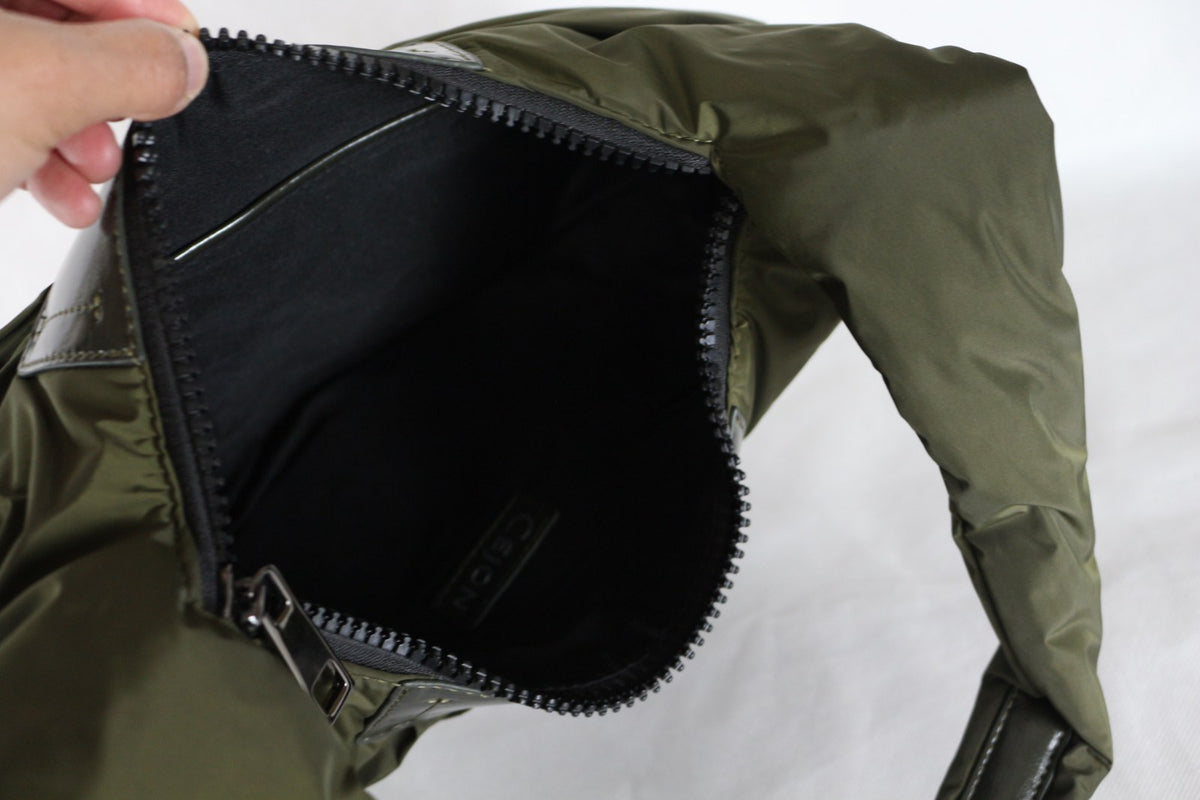 Intérieur doublé noir du sac Cejon avec fermeture zippée – Frippin'Dealz