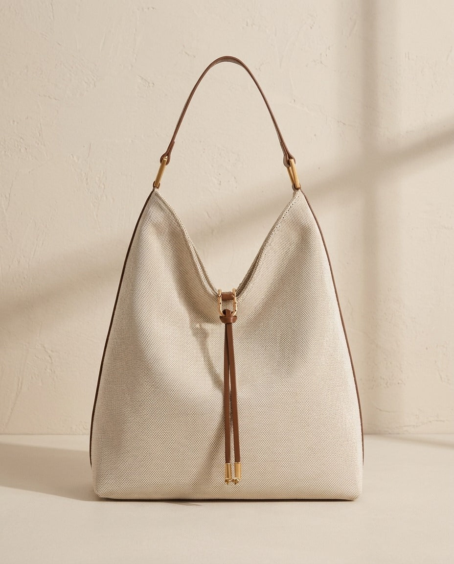 Sac hobo souple fermoir doré – photo 1 – Frippin'Dealz – photo retouchée par IA