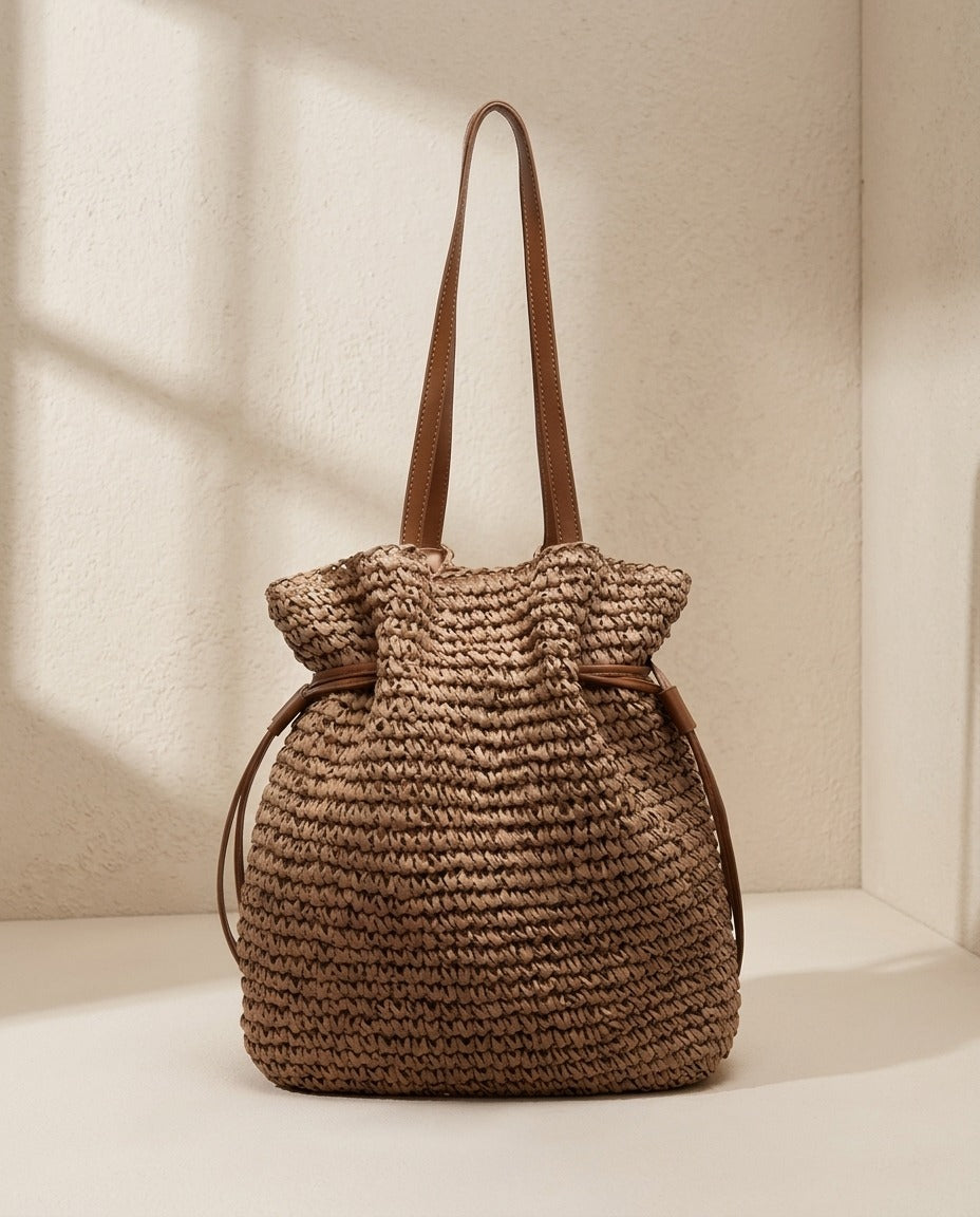 Sac en paille tressée cordon coulissant – photo 1 – Frippin'Dealz – photo retouchée par IA