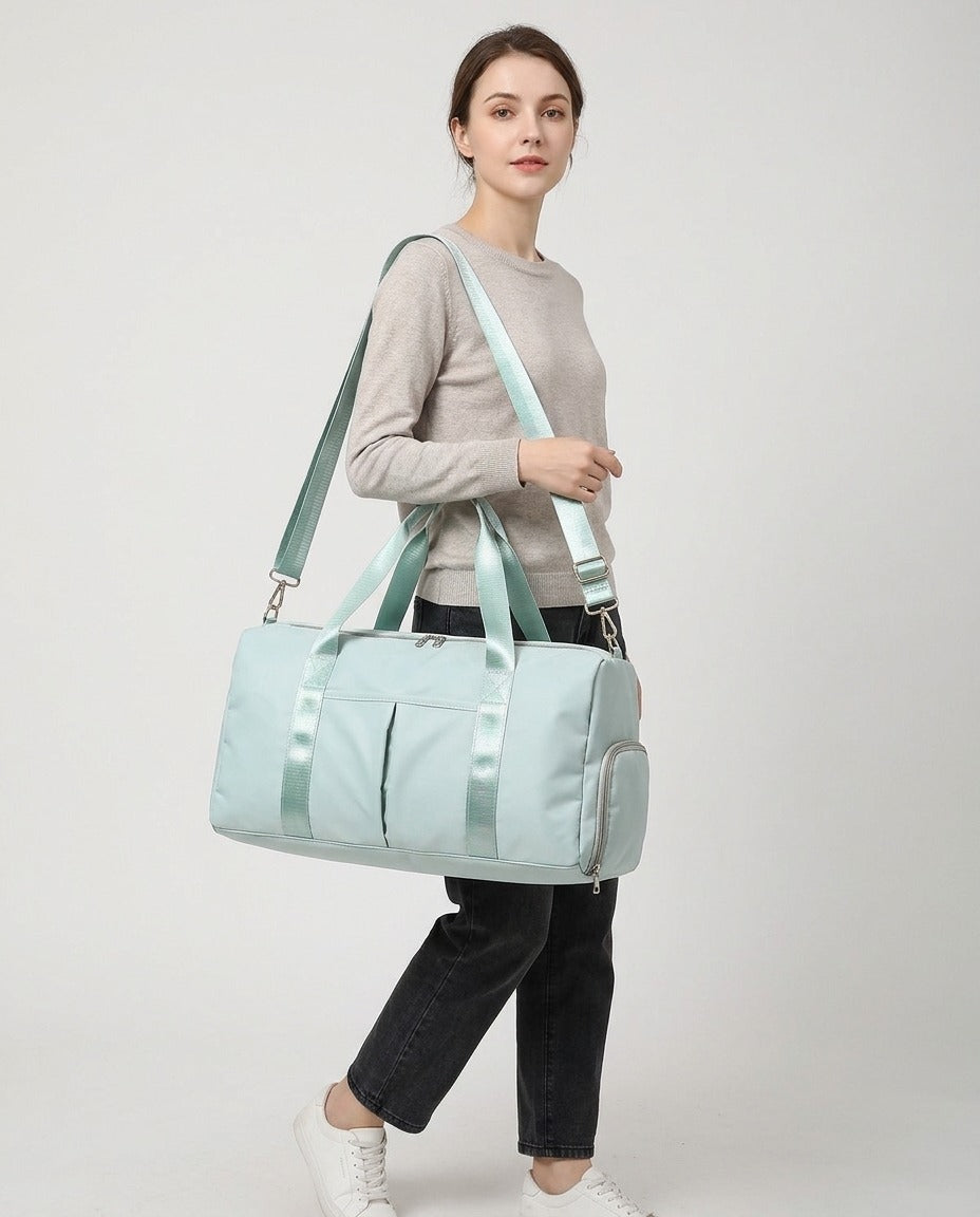 Sac de voyage week-end avec compartiment chaussures 9 couleurs porté – photo générée par IA