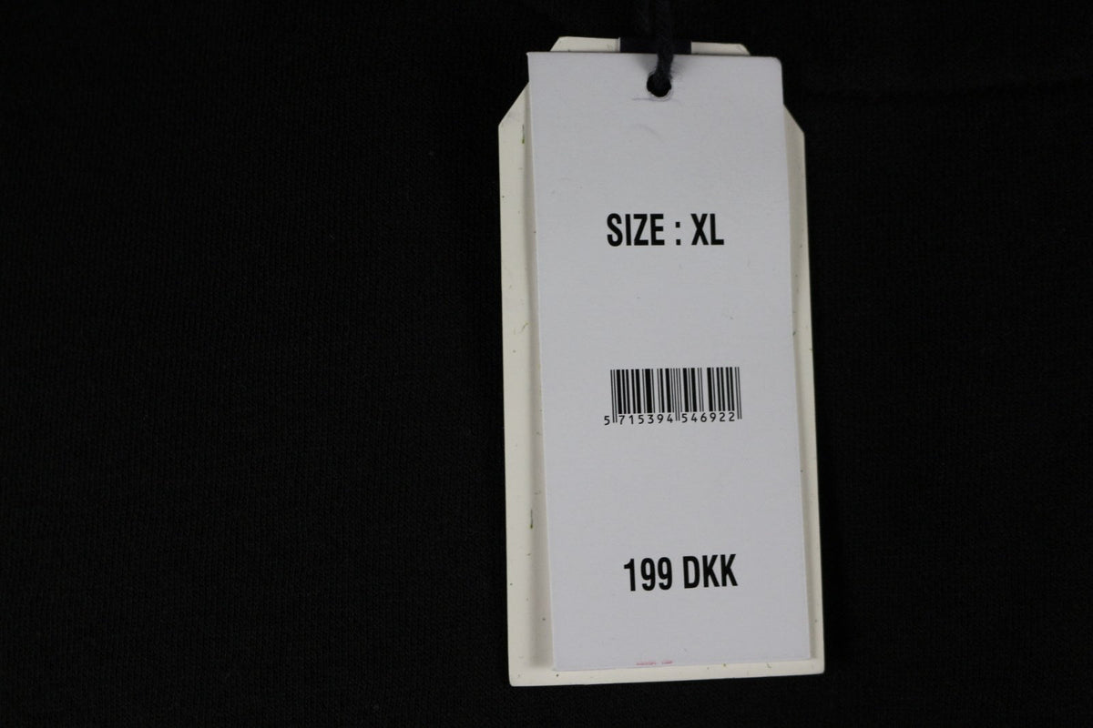 Étiquette de taille XL avec code-barres du sweat-shirt Marcus – Frippin'Dealz