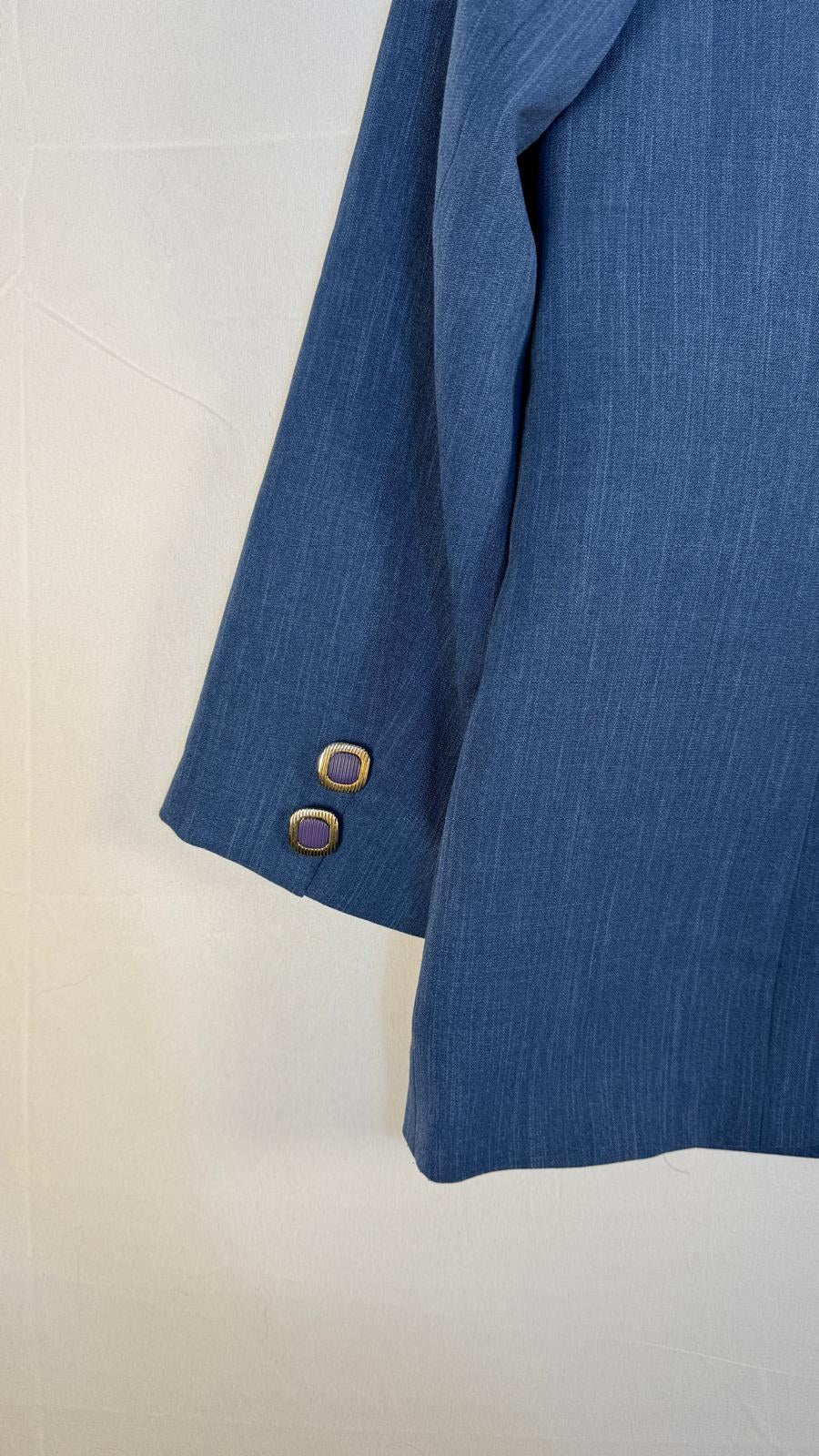 Boutons de manche dorés à centre violet de la veste de tailleur Paul Matis bleu – Frippin'Dealz