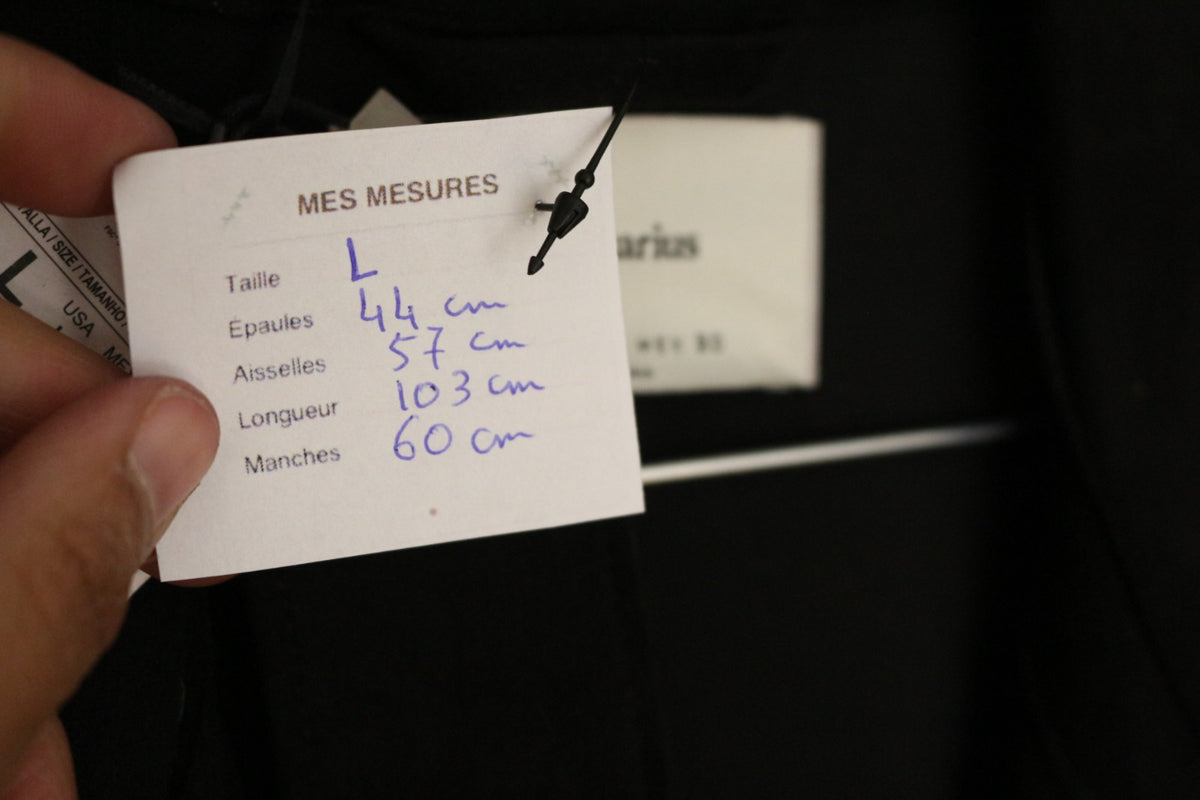 Étiquette des mesures manuscrites du trench Stradivarius noir taille L – Frippin'Dealz
