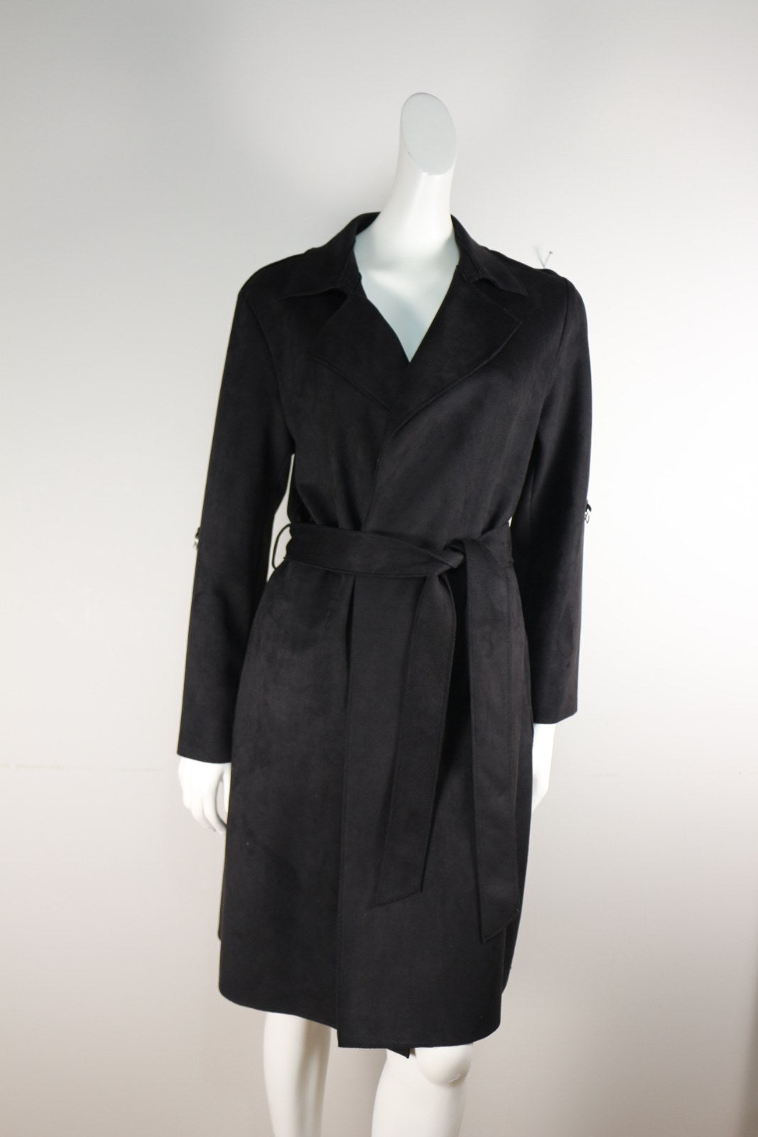 Trench long Stradivarius noir effet daim avec ceinture à nouer, vue de face – Frippin'Dealz