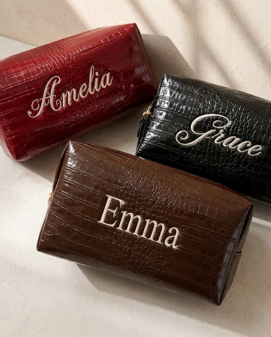 Trousse de maquillage effet croco – photo 1 – Frippin'Dealz – photo retouchée par IA