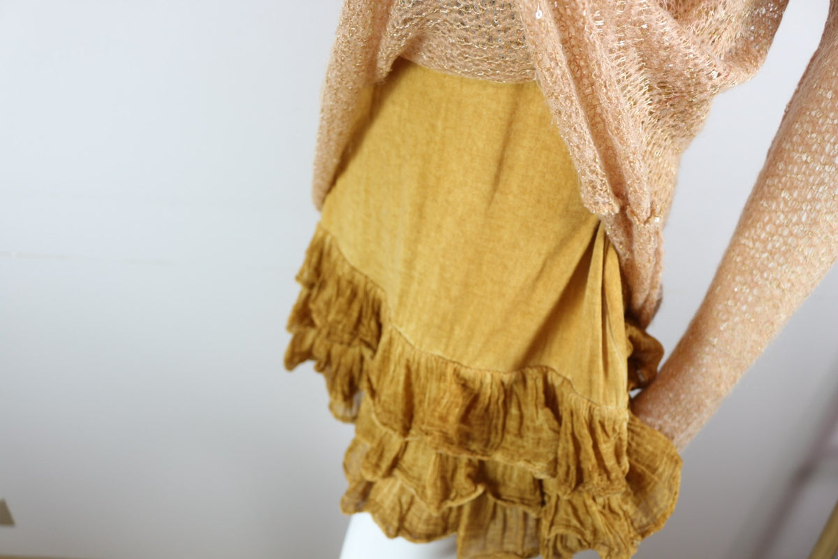 Jupon moutarde à volants intégré sous la tunique en maille camel – Frippin'Dealz