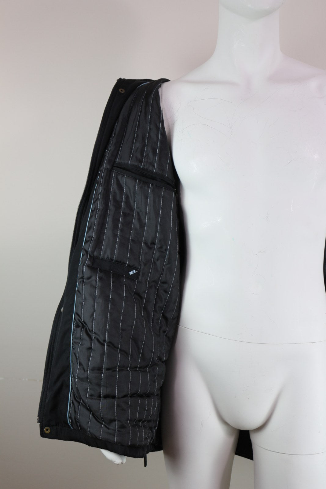 Veste Brice noire ouverte avec zip et boutons-pression sur la patte – Frippin'Dealz
