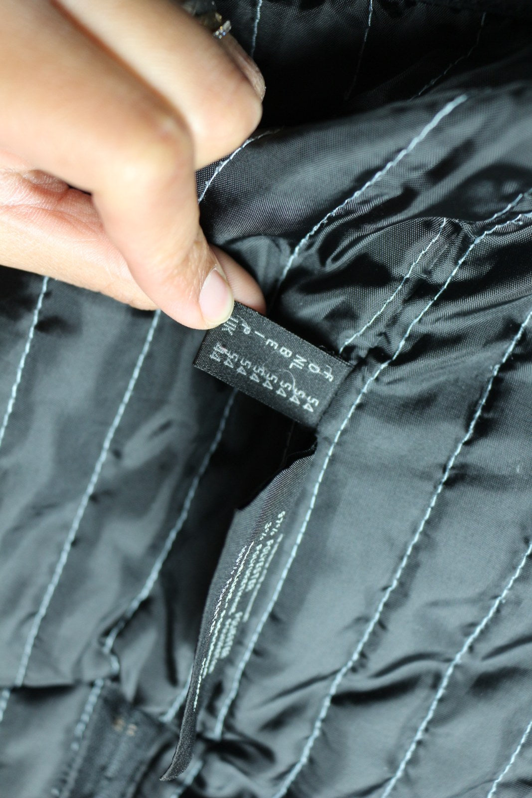 Étiquette de composition de la veste Brice, vue rapprochée – Frippin'Dealz