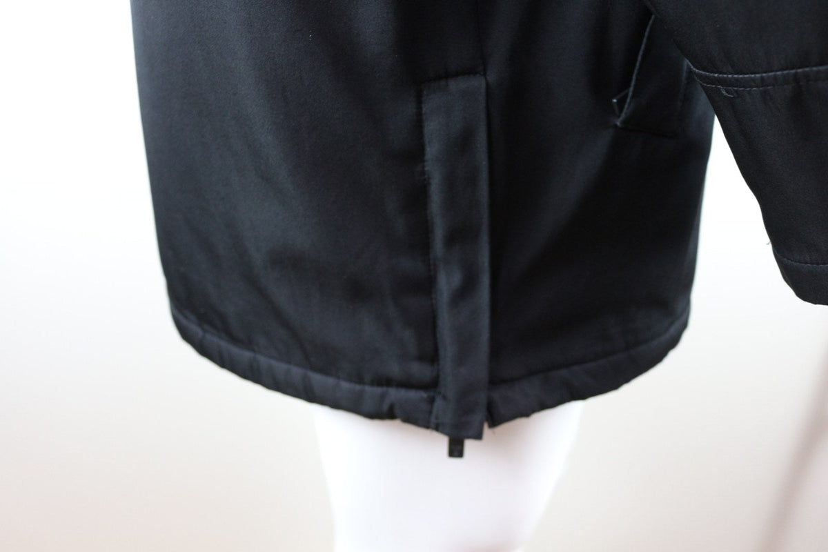 Veste Brice noire vue de profil, coupe droite et manches longues – Frippin'Dealz