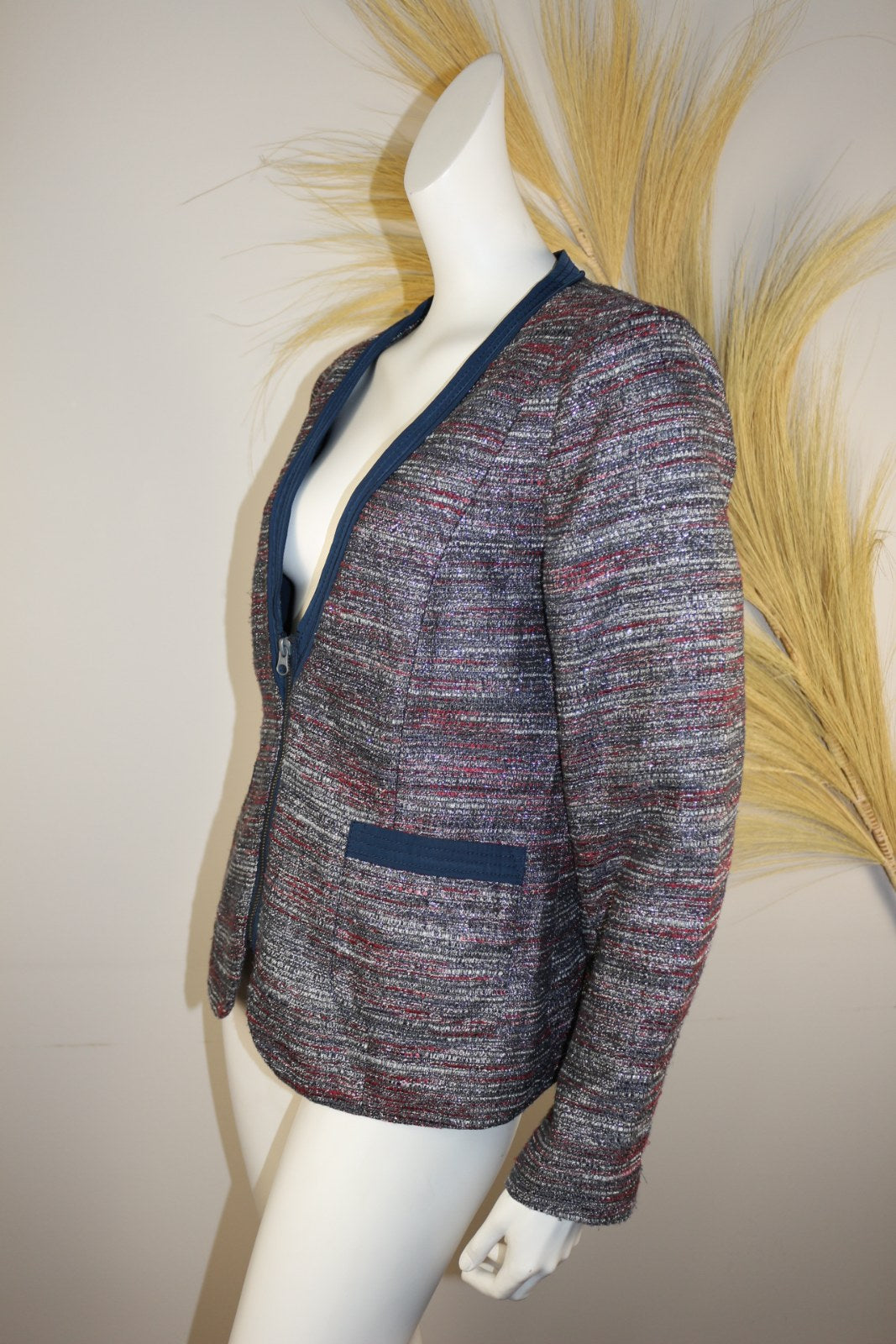 Veste edc tweed marine et rouge vue de trois quarts avec zip entrouvert – Frippin'Dealz