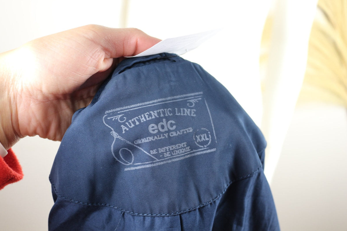 Étiquette edc Authentic Line taille XXL à l'intérieur de la veste – Frippin'Dealz