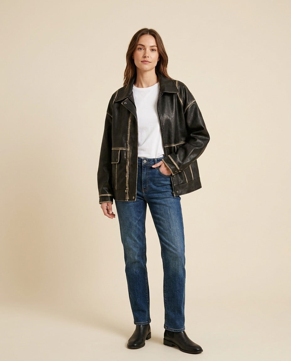 Veste oversize simili cuir noir effet vieilli col rabattu poches porté – photo générée par IA